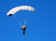 九游APP-雷霆强行终结76人，莫兰特在东决关键战接管比赛