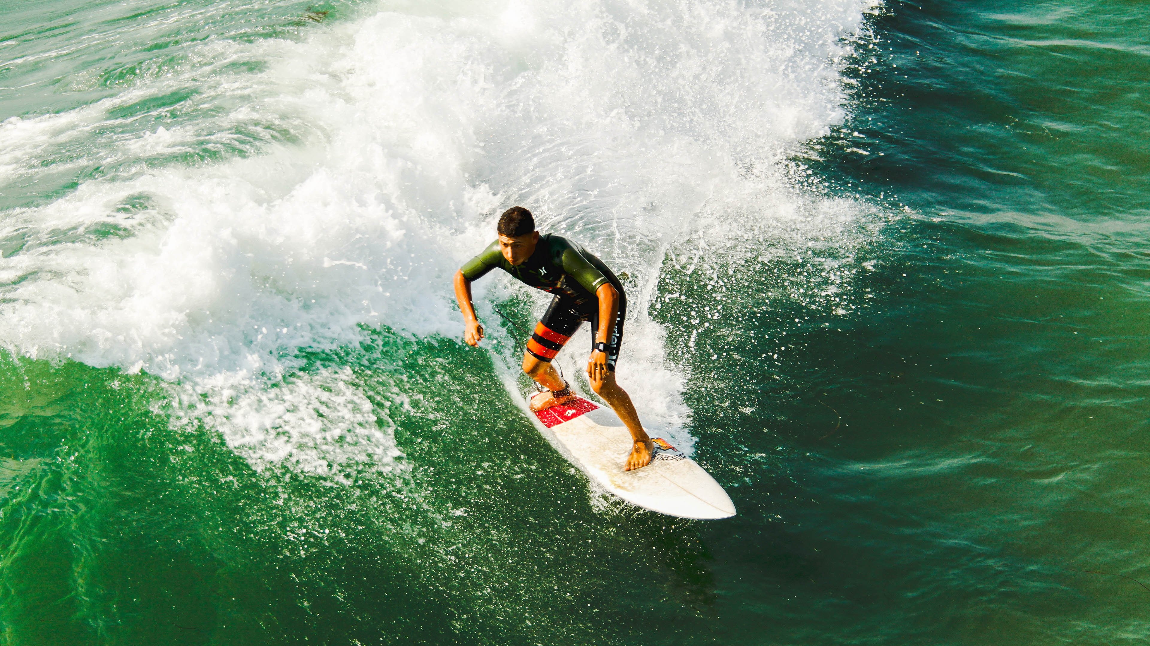 赛道与绿茵的交汇，三笘薰在F1街道赛之夜的逆境爆发